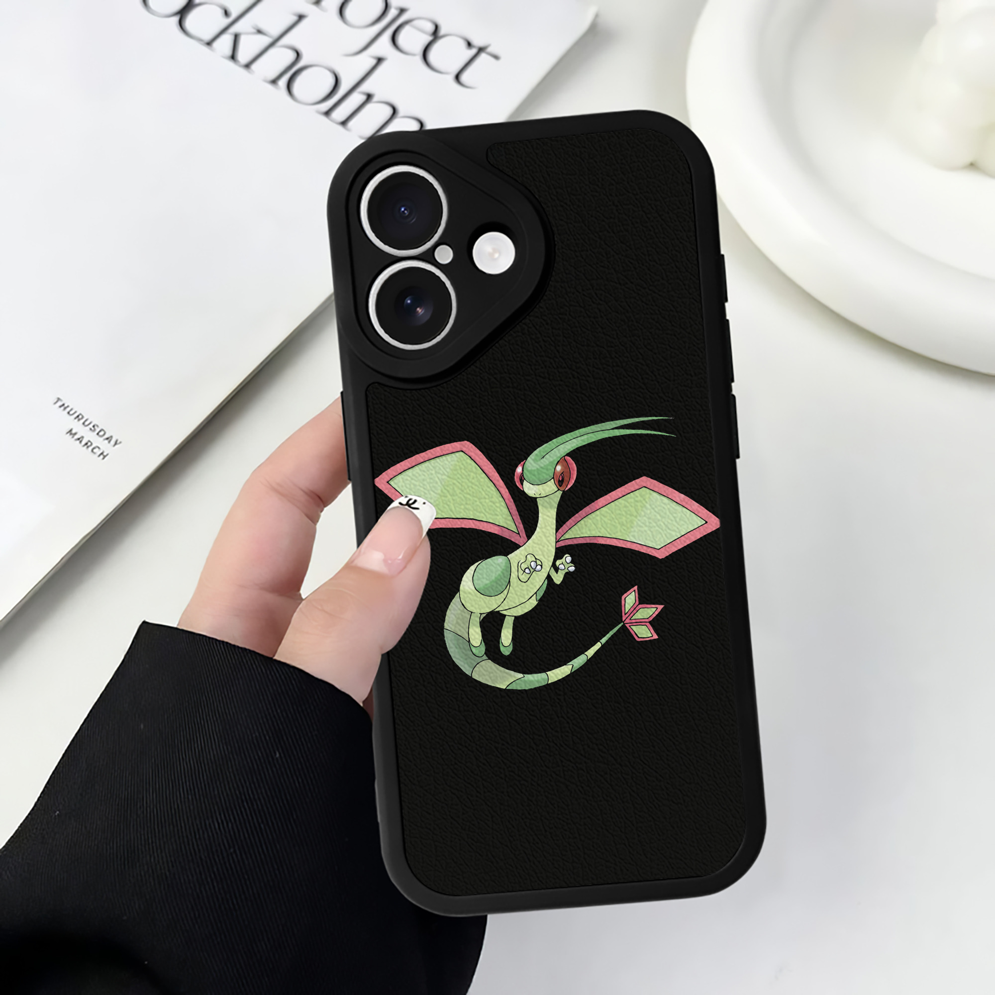 （画像用） ポケットモンスター Pokémon 【iPhone 16シリーズ対応】シリコンスマホケース（レザー調） 材質：シリコン